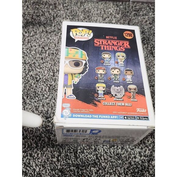 STRANGER THINGS POP! MIKE WITH SUNGLASSES #1298 #A15 - Picture 6 of 7